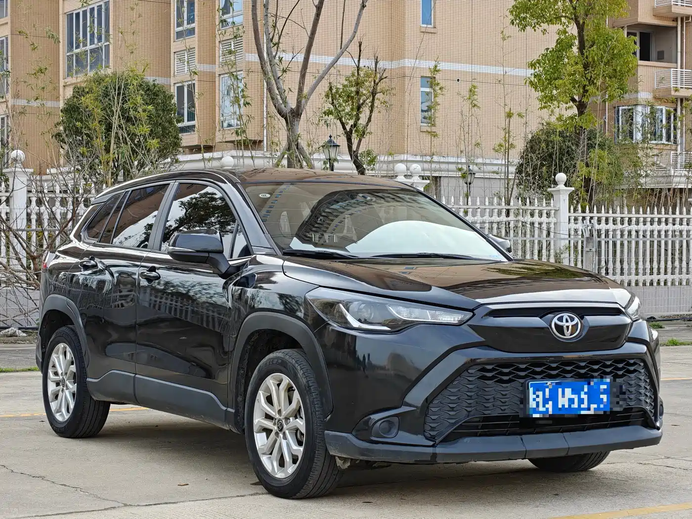 Toyota Frontlander 2022 2.0L CVT Elite фото 3