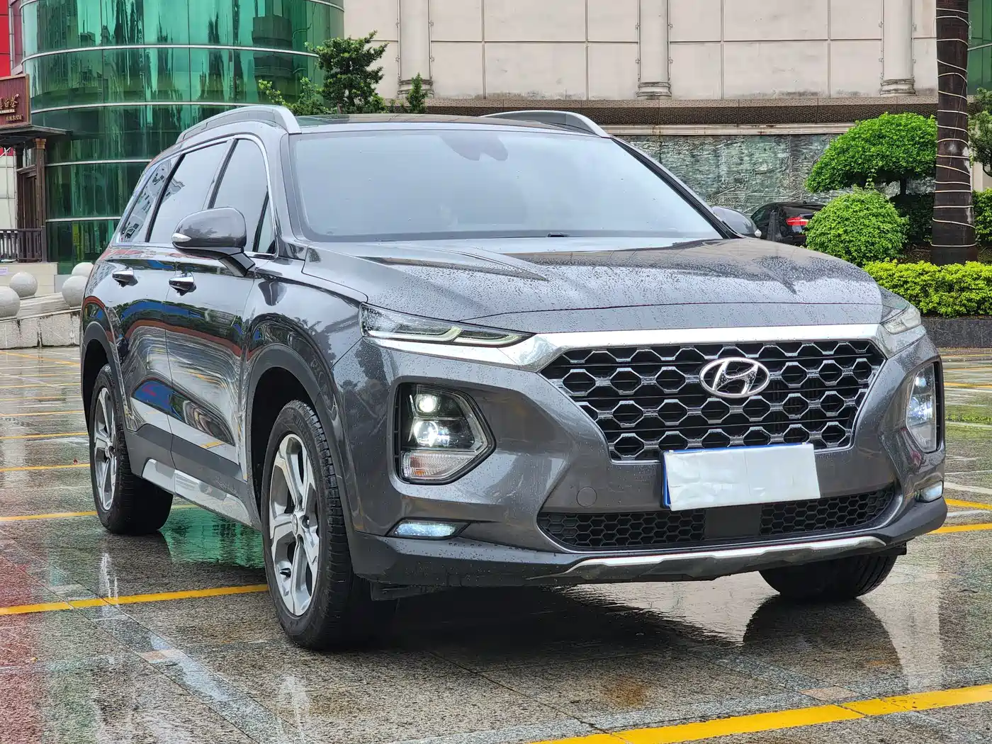 Фото 3 - Hyundai Santa Fe