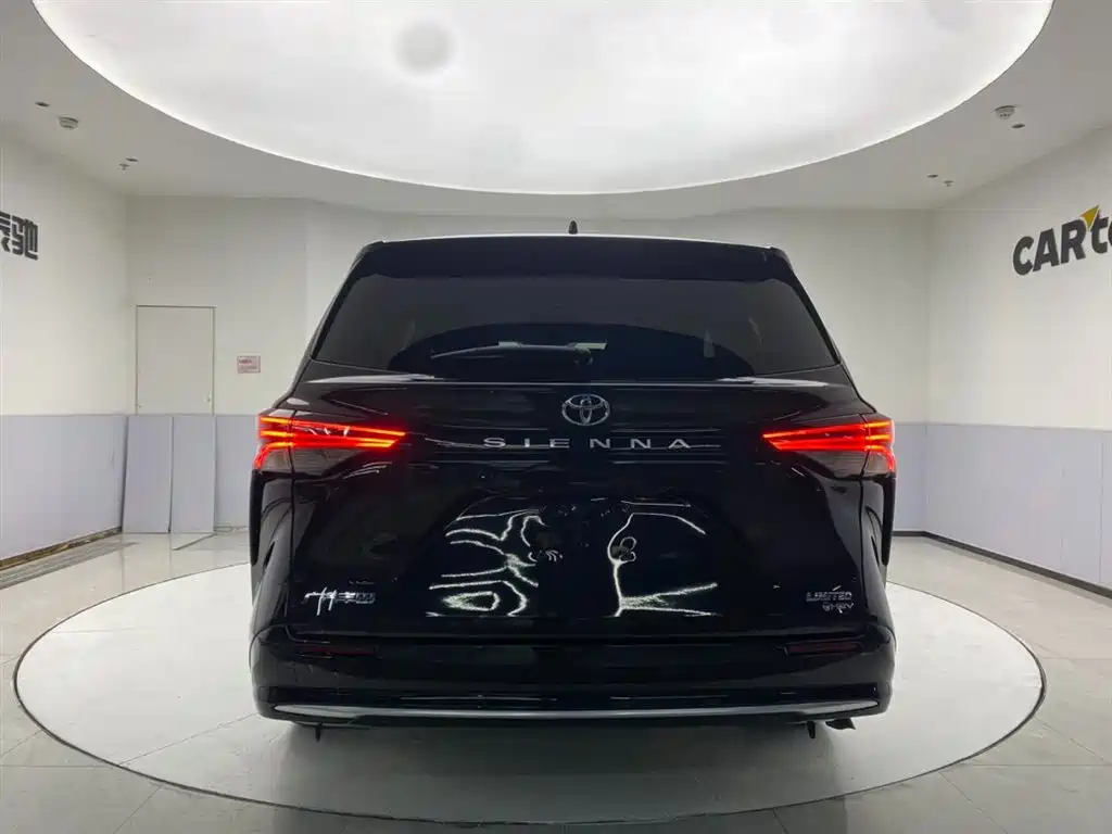 Toyota Sienna 2024 2.5L Hybrid Ultimate Premium Edition фото 6