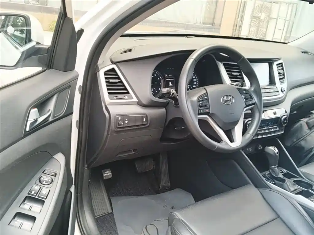 Hyundai Tucson 2015 1.6T Dual Clutch 2WD Smart фото 16