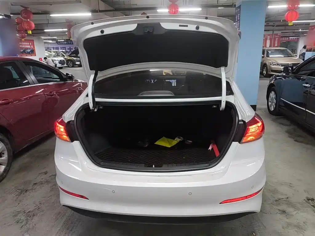 Hyundai Elantra 2020 1.5L CVT Smart Style·Elite фото 19
