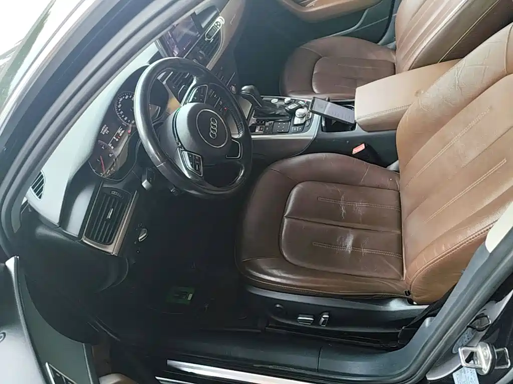 Фото 15 - Audi A6L