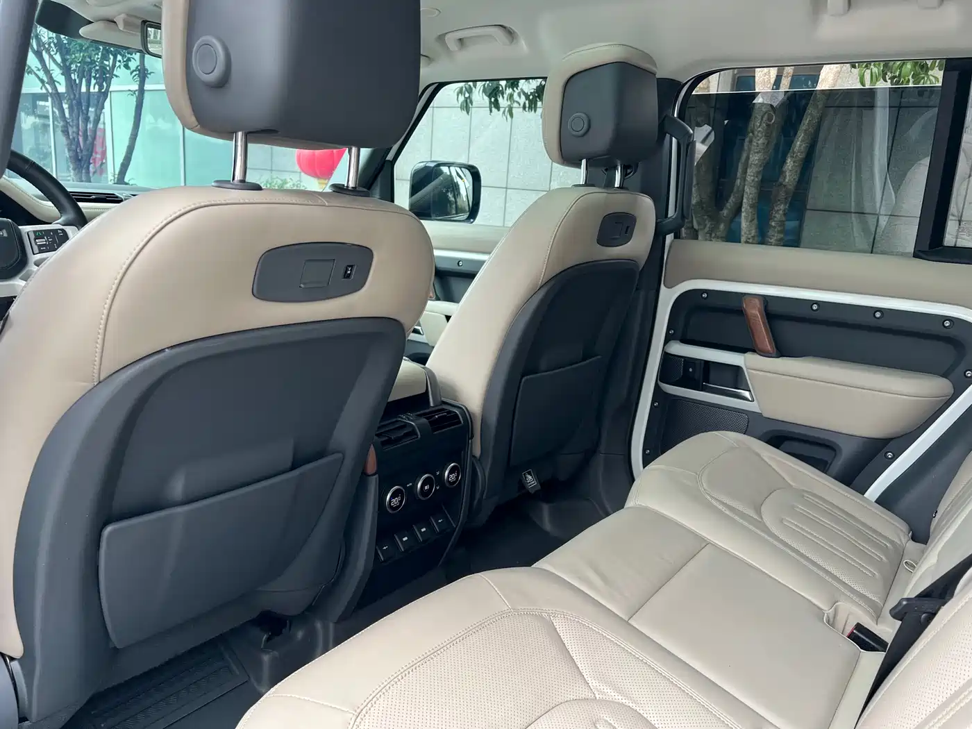 Land Rover Defender 2020 Model 110 P400 HSE фото 14