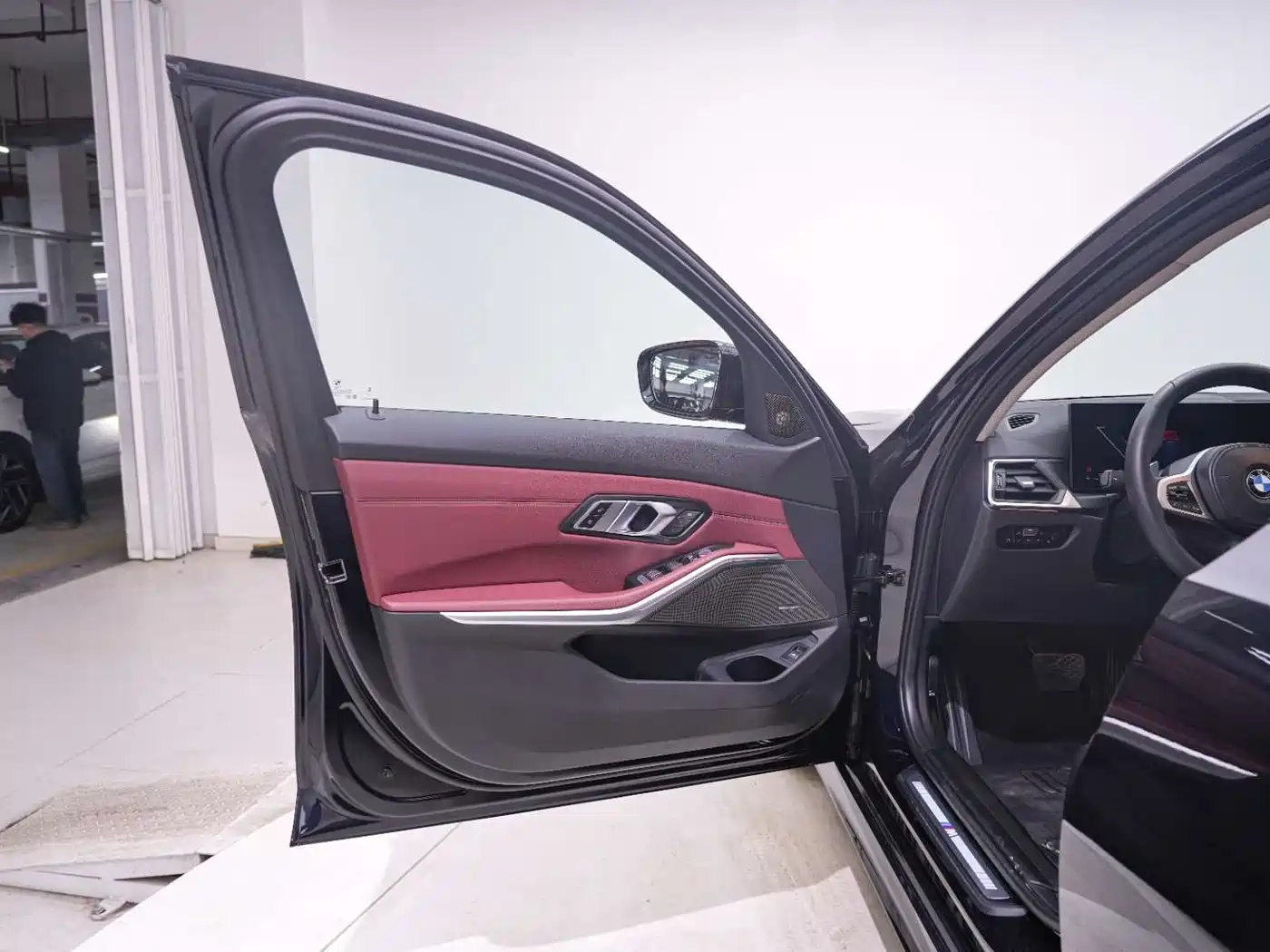 BMW 3 Series 2023 325Li M Sport Black Night Package фото 16