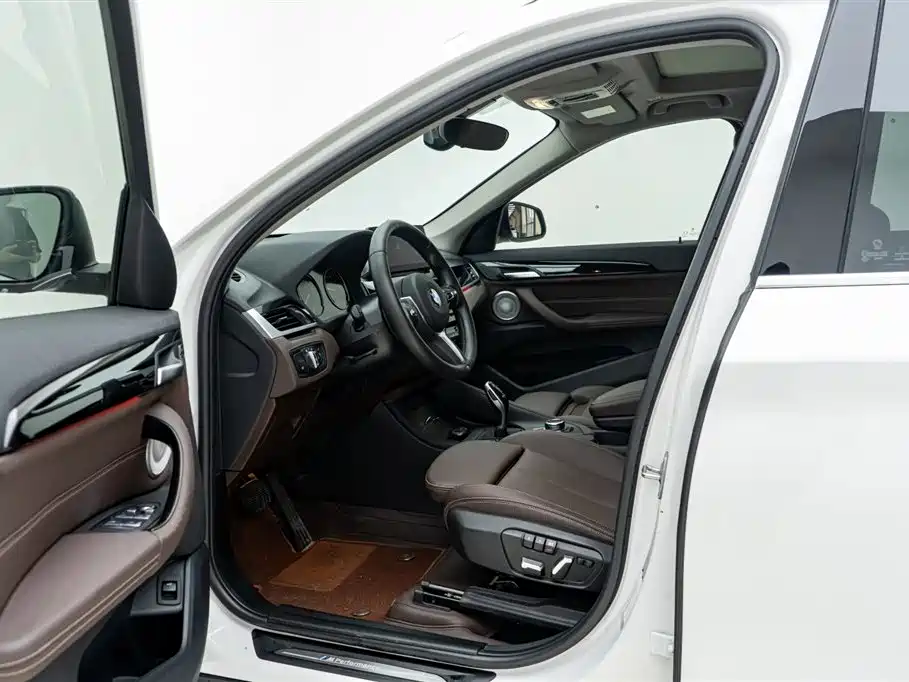 BMW X1 2021 sDrive25Li Leading фото 17