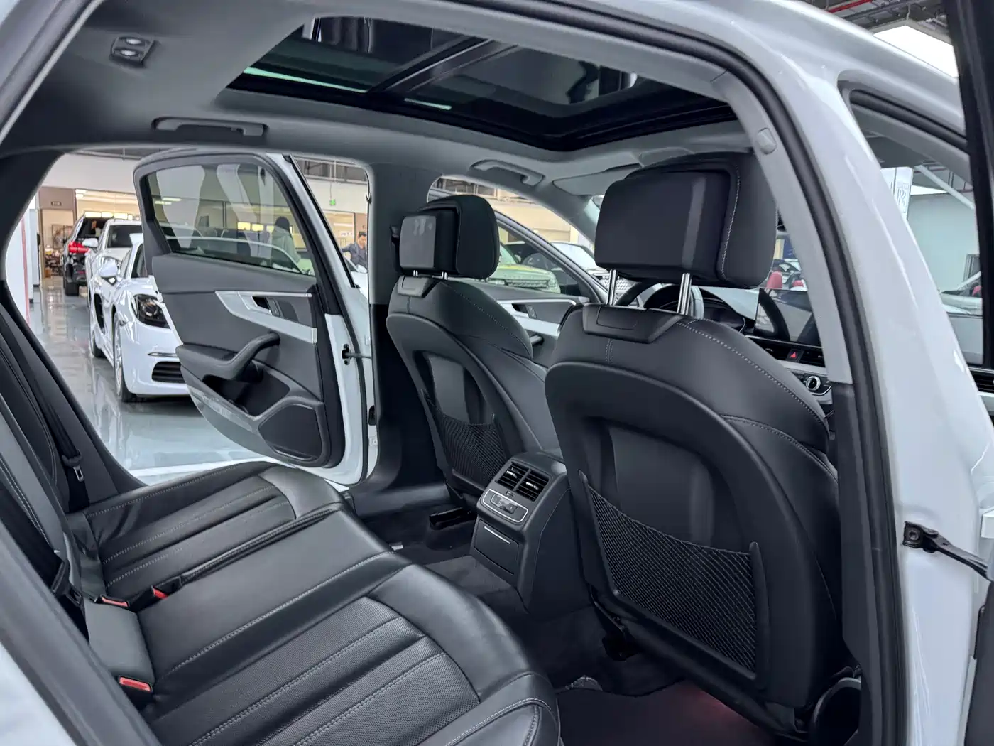 Audi A4L 2022 40 TFSI Luxury Dynamic фото 11