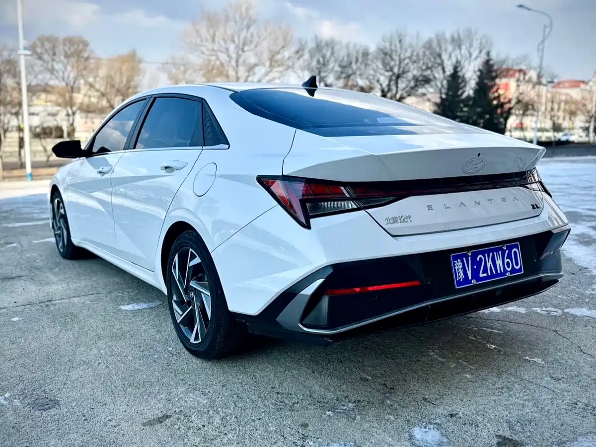 Hyundai Elantra 2023 Model 1.5L CVT LUX Premium Edition фото 4