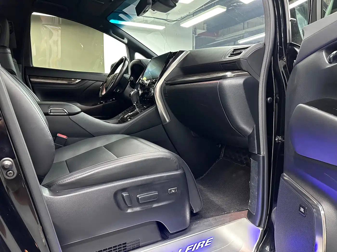 Toyota Vellfire 2020 2020 Twin Engine 2.5L HV Premium Edition