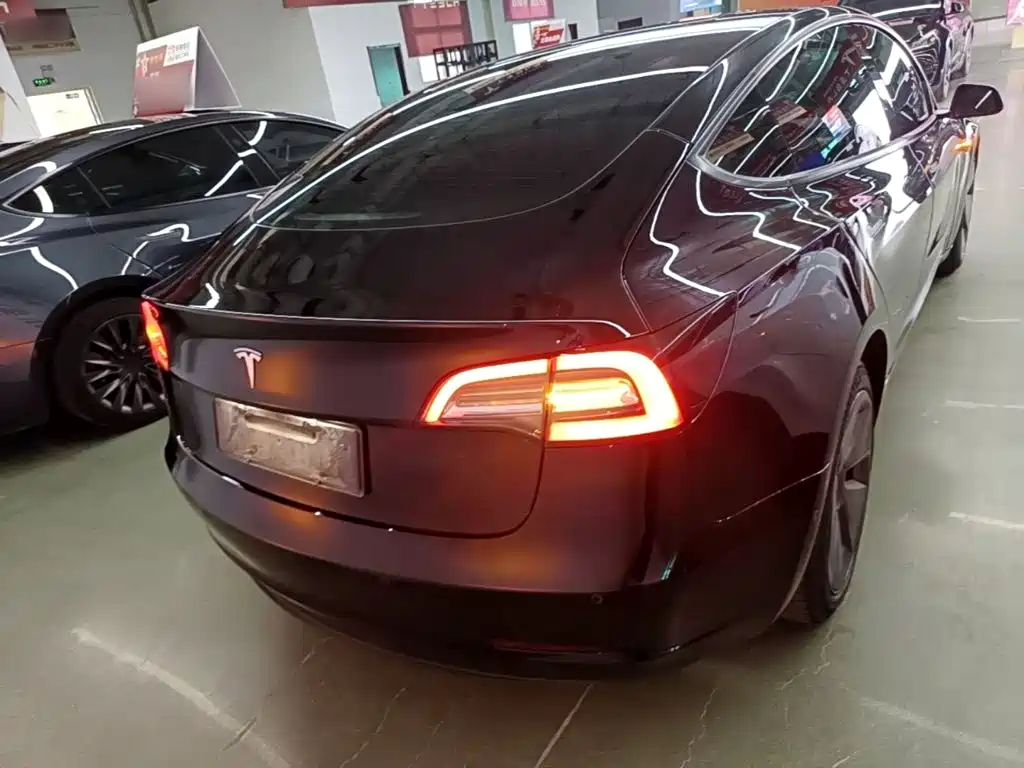 Фото 6 - Tesla Model 3