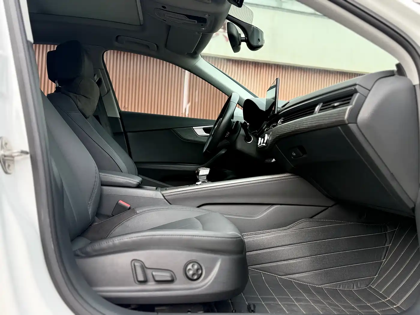 Audi A4L 2022 40 TFSI Luxury Elegance фото 11
