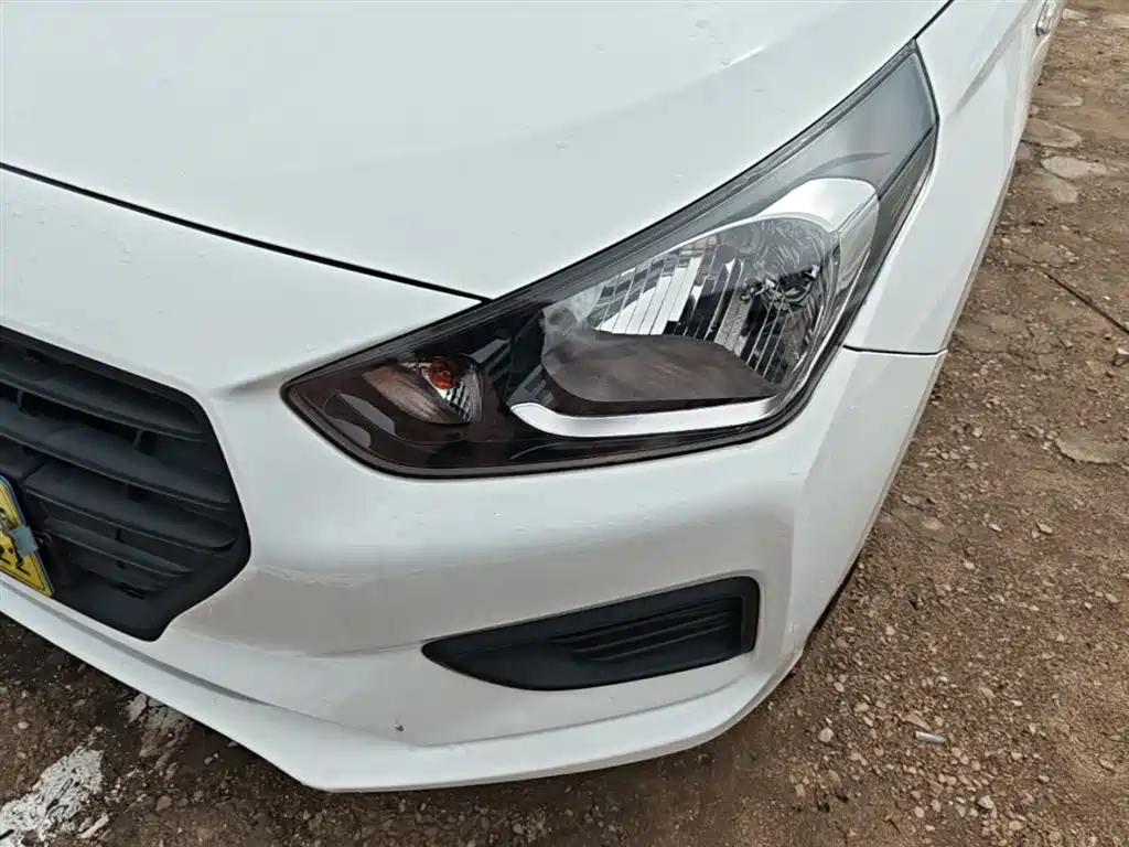Hyundai Verna 2017 1.4L Manual Renewal Edition China VI фото 24