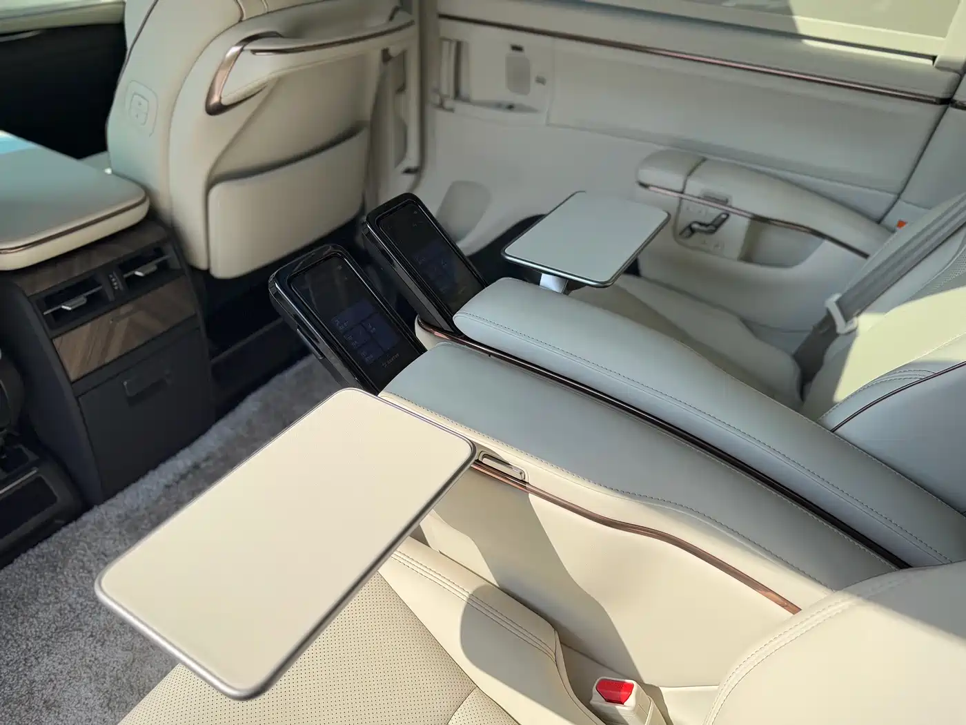 Lexus LM 2024 2023 500h 6-Seater Prestige Edition