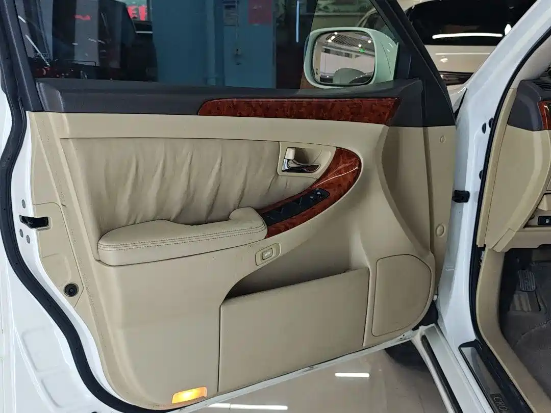 Toyota Crown 2007 2.5L Royal Special Edition фото 9