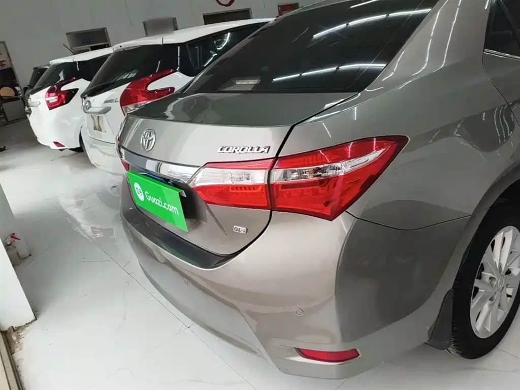 Toyota Corolla 2014 1.6L CVT GL-i Leather Edition фото 6