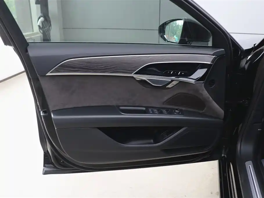 Audi A8 2022 A8L 50 TFSI quattro Comfort Collector's Edition фото 10