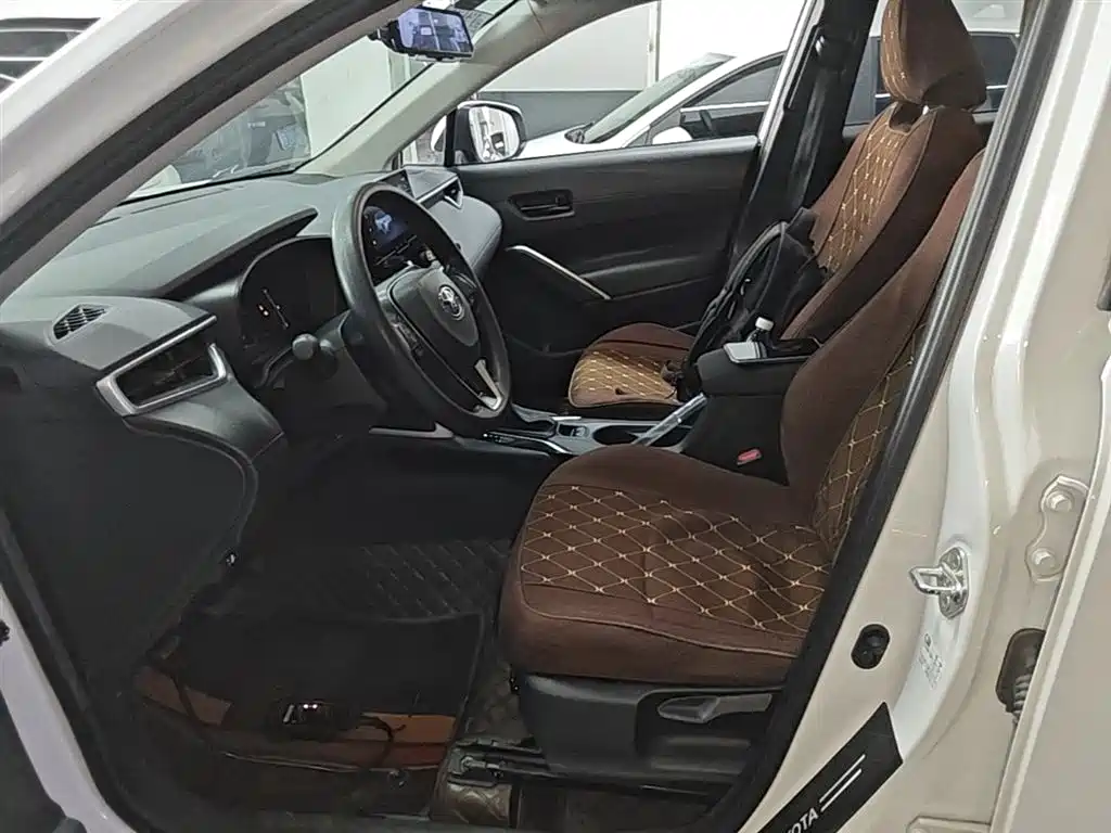 Toyota Frontlander 2023 2.0L CVT Elite Edition фото 15