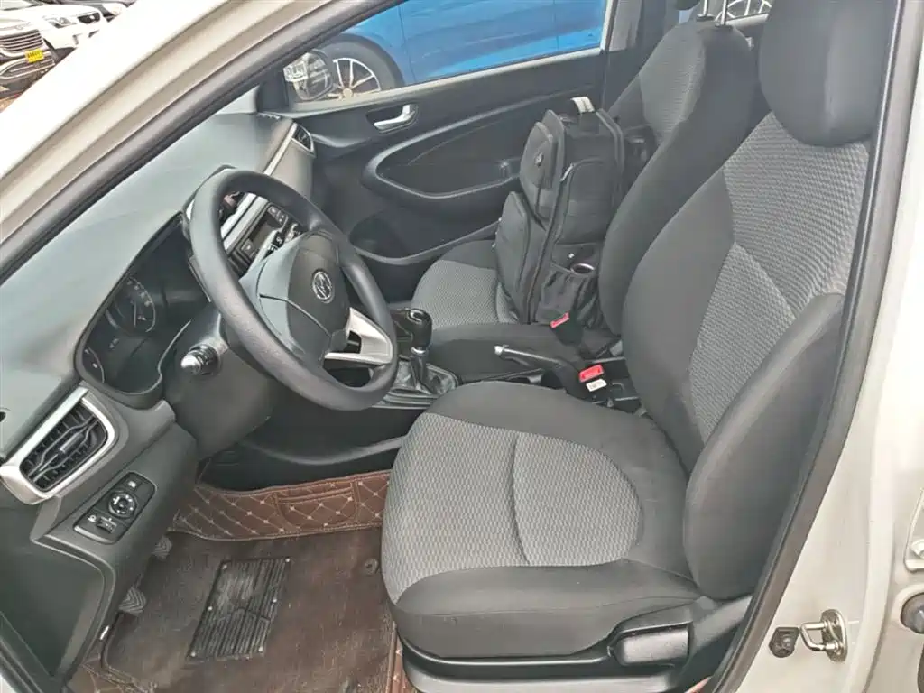 Hyundai Verna 2017 1.4L Manual Renewal Edition China VI фото 15