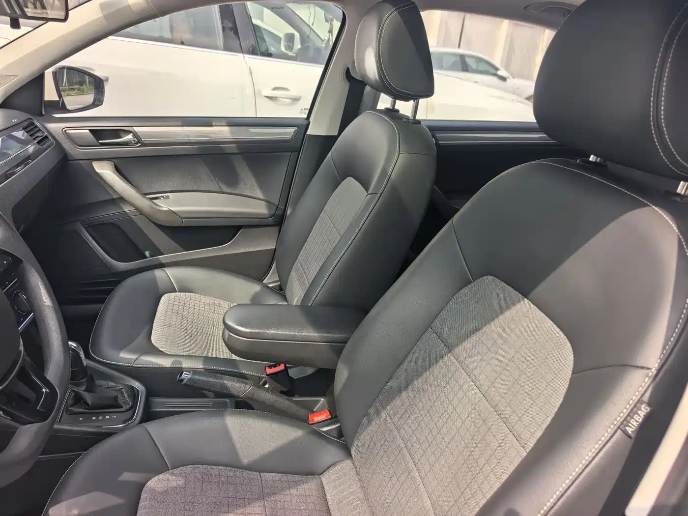 Volkswagen Santana 2016 1.6L Automatic Comfort Edition фото 9
