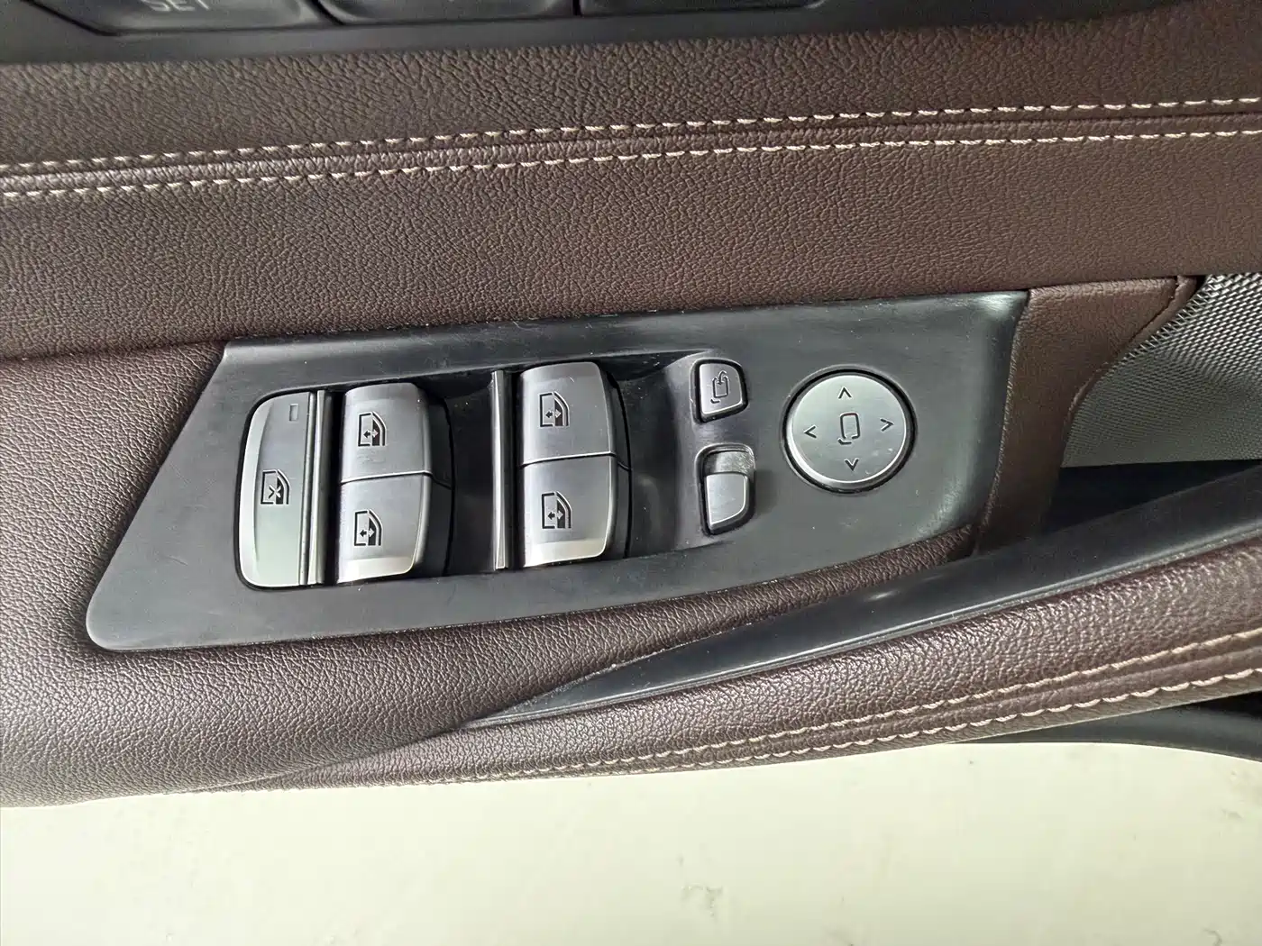 BMW 5 Series 2023 Facelift 530Li Leading M Sport Package фото 15