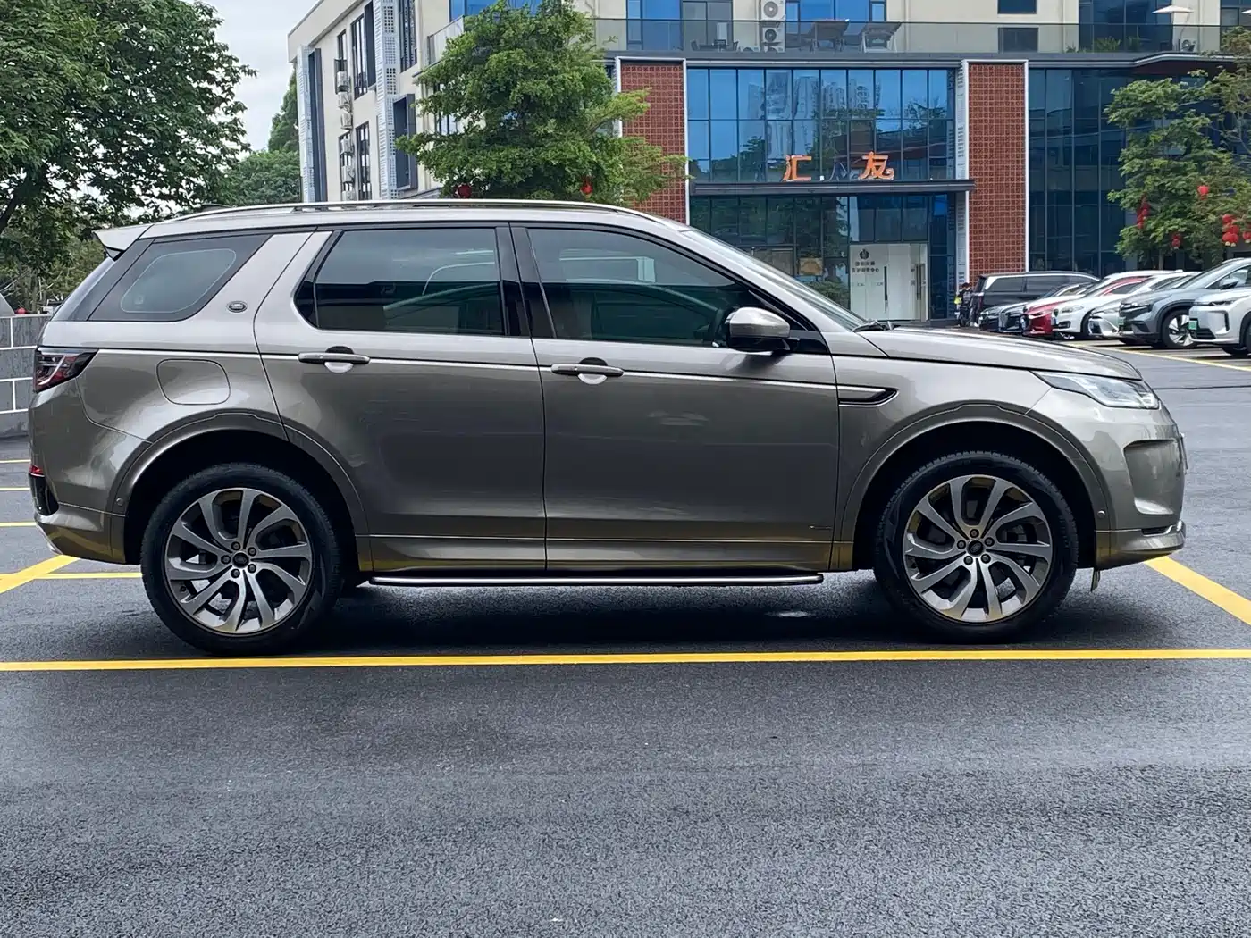 Land Rover Discovery Sport 2021 249PS R-Dynamic SE Performance Technology Edition 5-seater фото 4