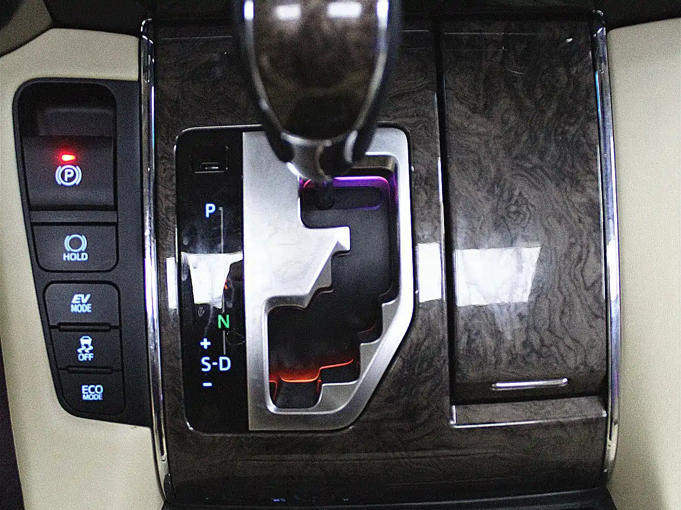 Toyota Alphard 2021 Hybrid 2.5L Premium фото 15