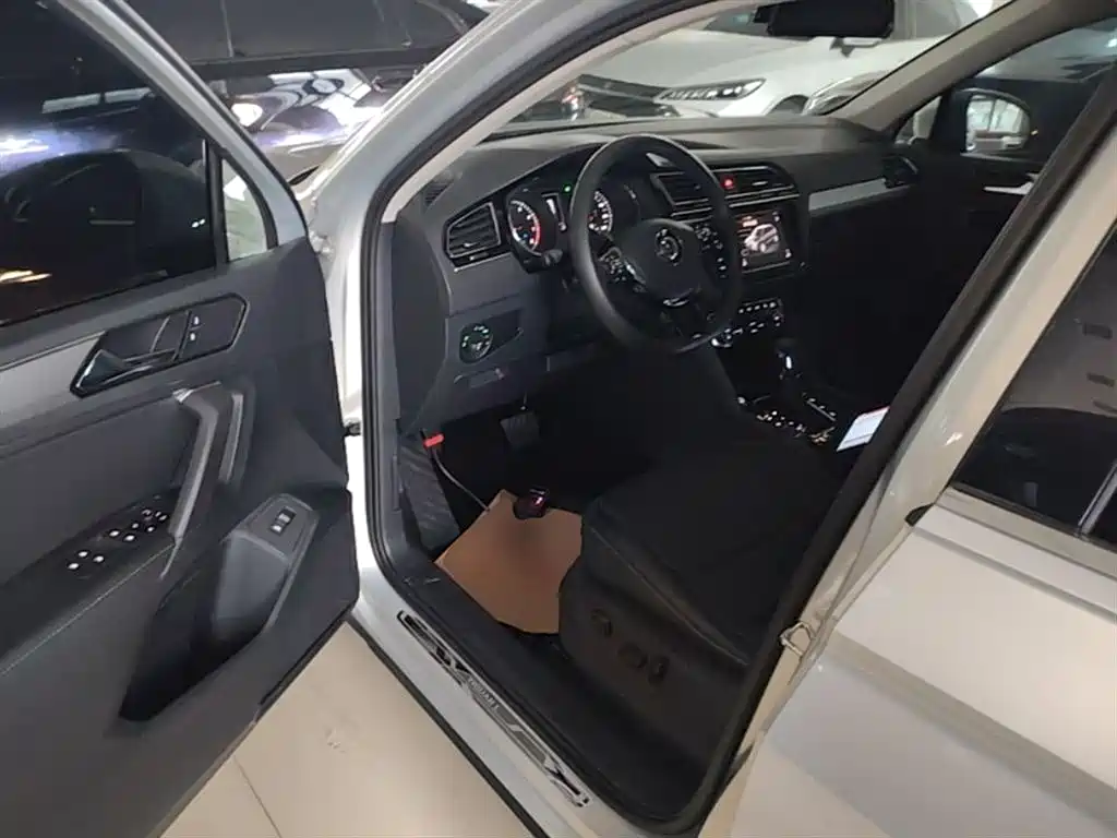 Volkswagen Tiguan L 2019 380TSI Auto AWD Smart Luxury Edition China V фото 16