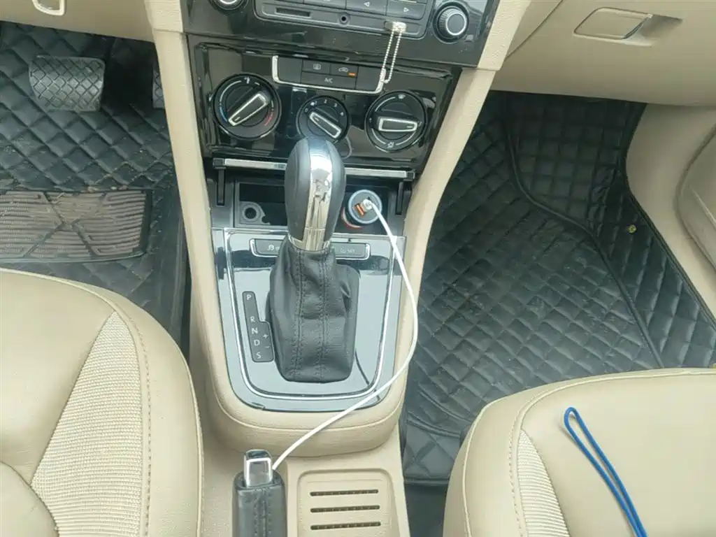 Volkswagen Bora 2014 1.6L Automatic Comfort Edition фото 14