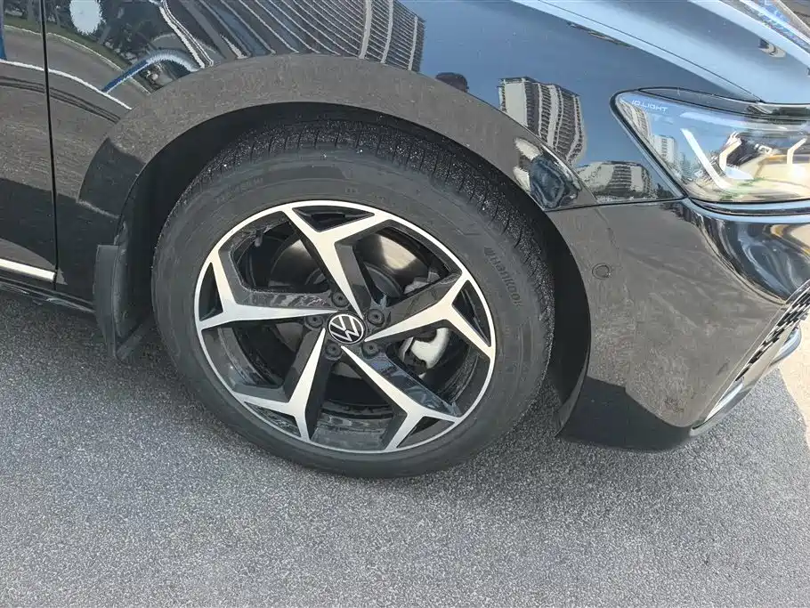 Volkswagen Passat 2025 Outstanding 380TSI Starlight Dragon Glory Edition фото 6