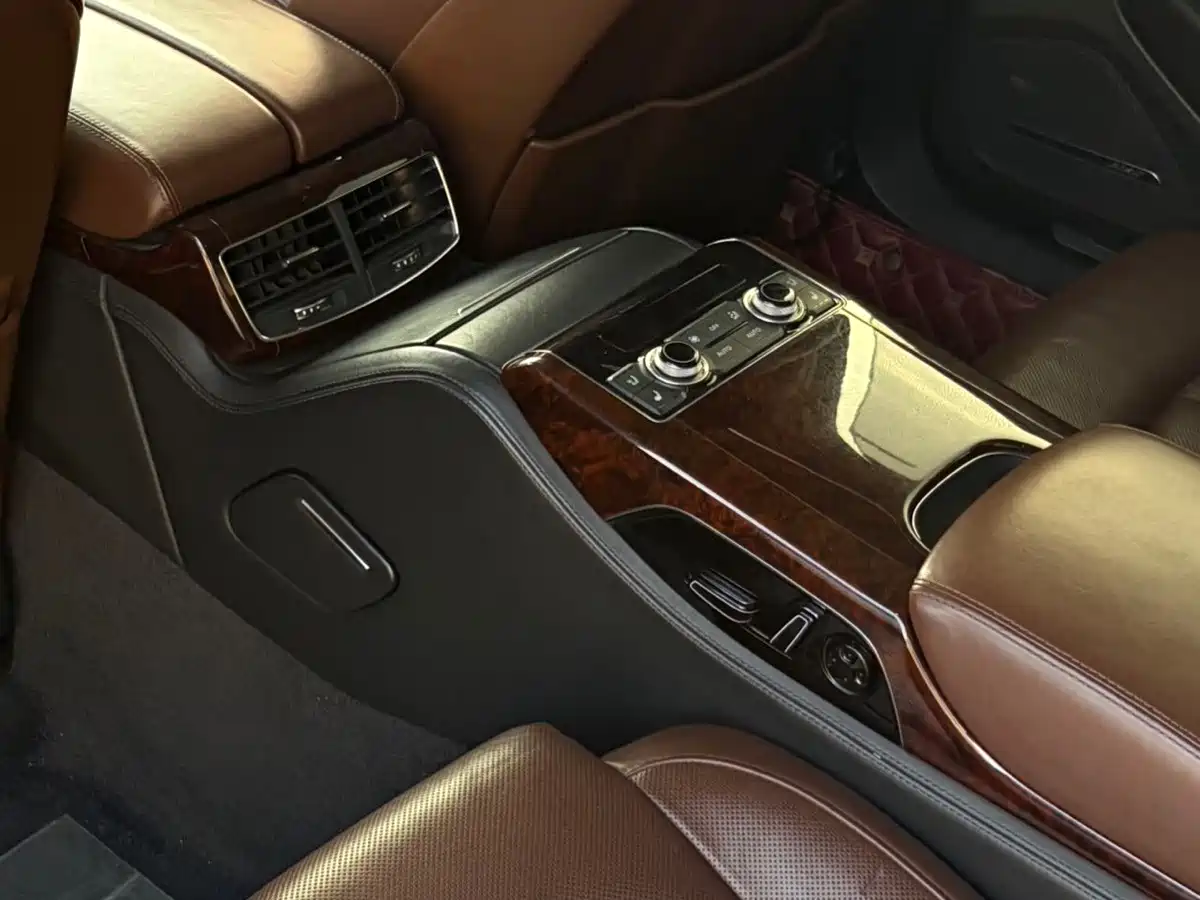 Фото 7 - Audi A8
