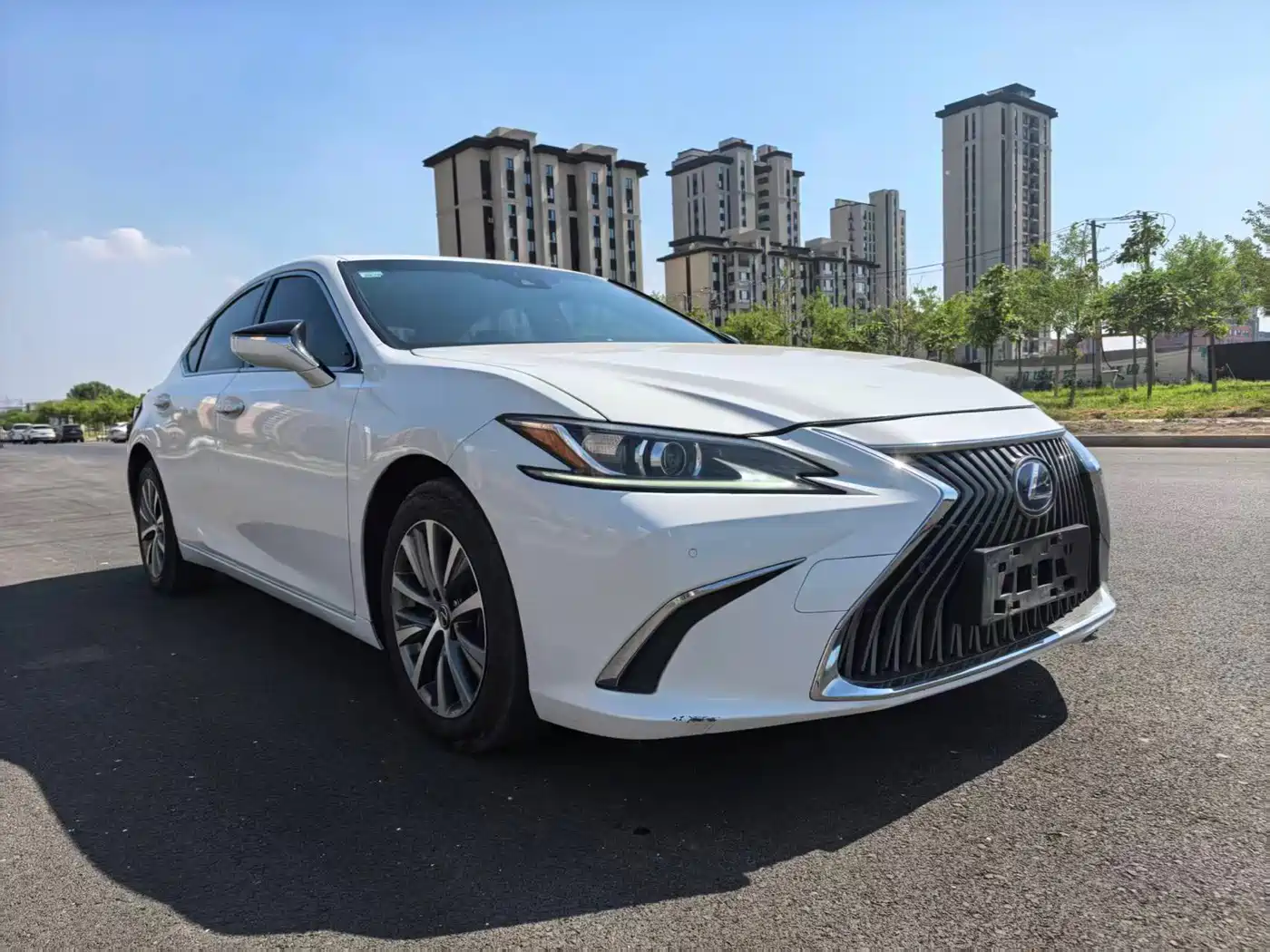 Photo 3 - Lexus ES