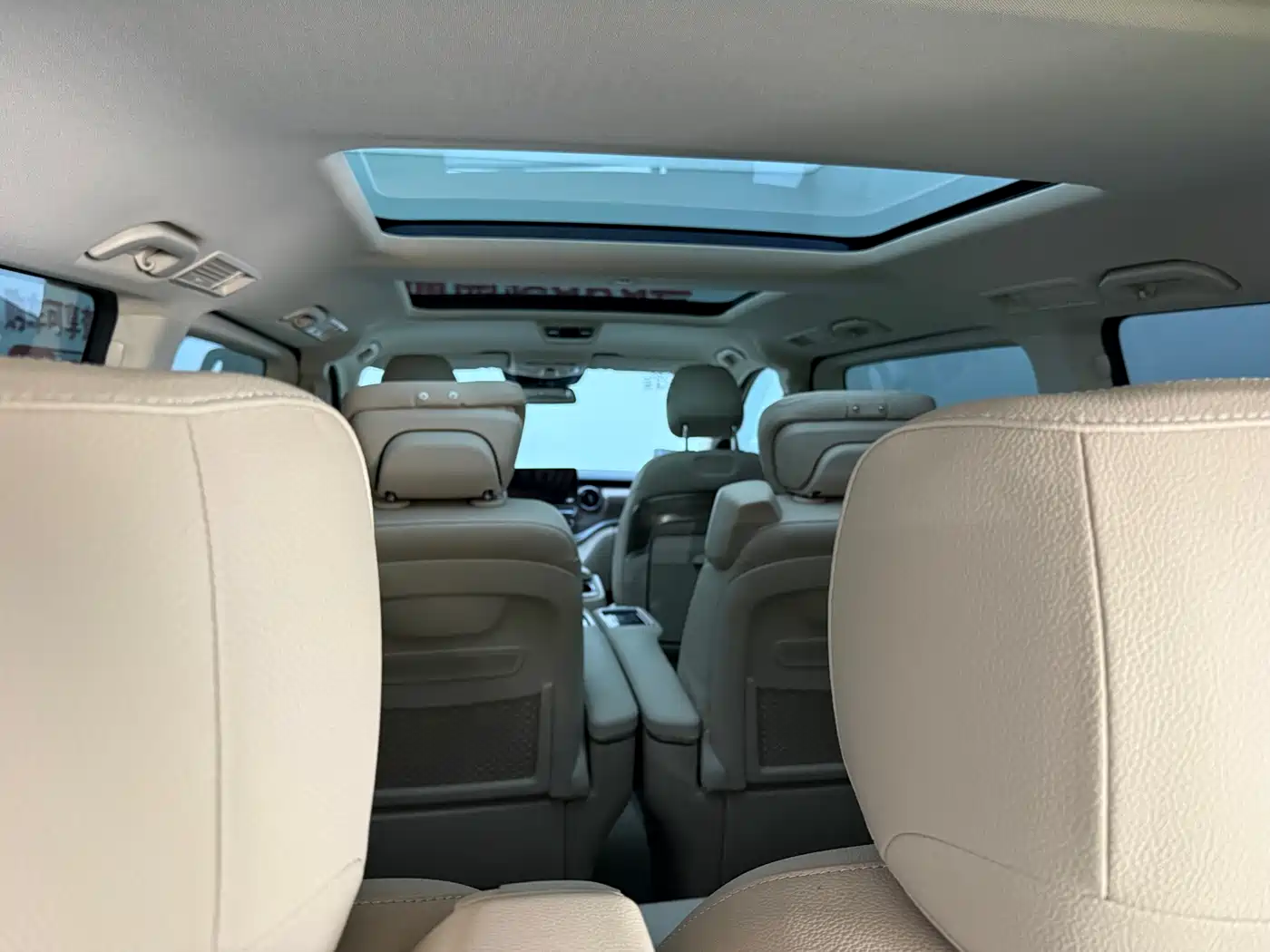 Mercedes-Benz V-Class 2021 V 260 L Long Wheelbase Premium Edition фото 23
