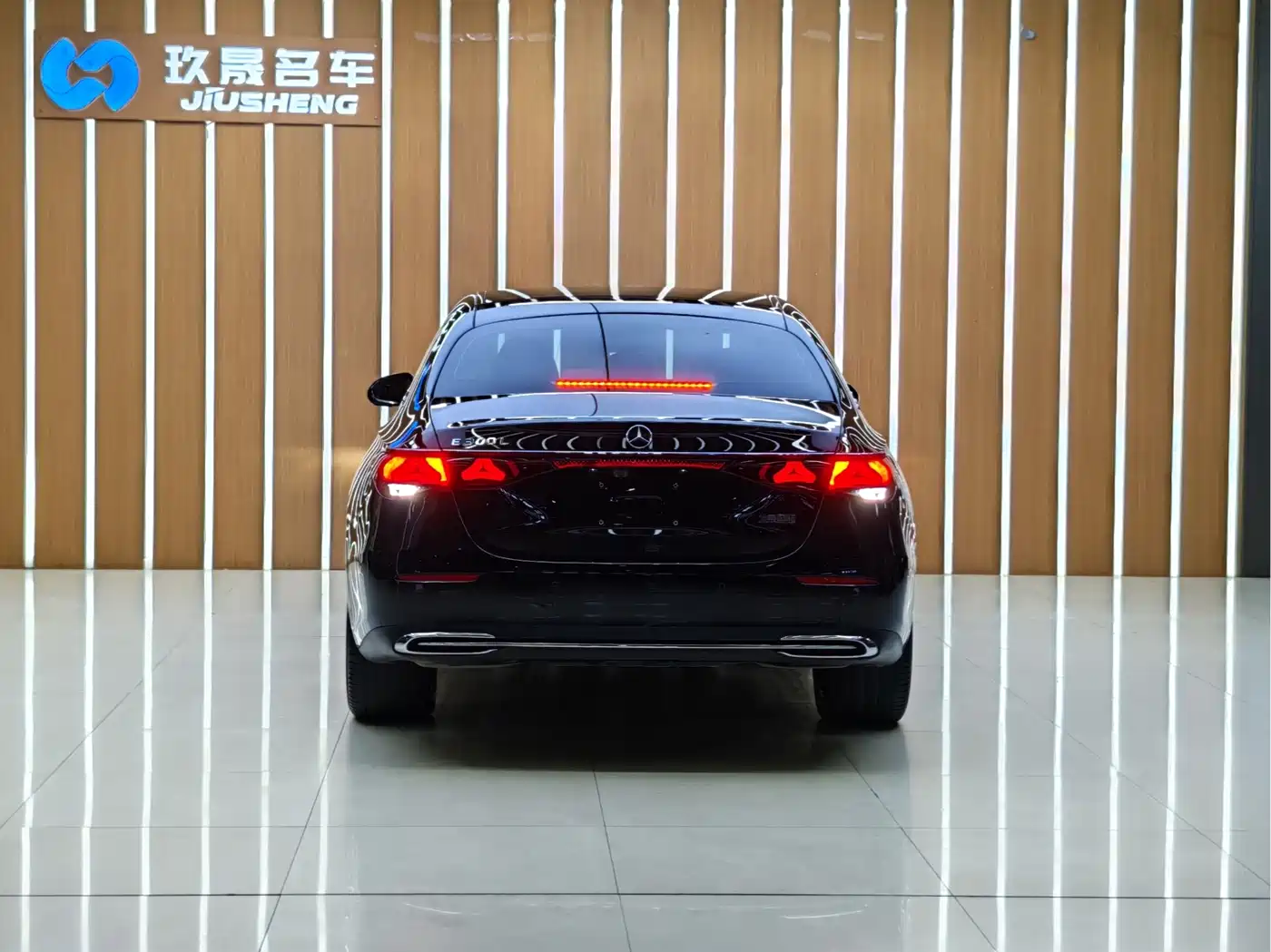 Mercedes-Benz E-Class 2024 E 300 L Fashion фото 18