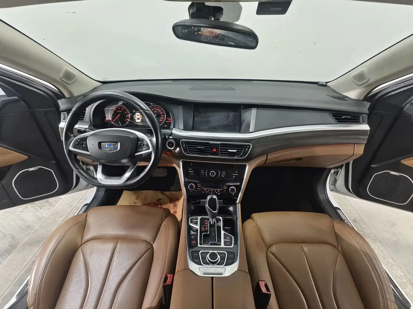 Фото 9 - Geely Borui