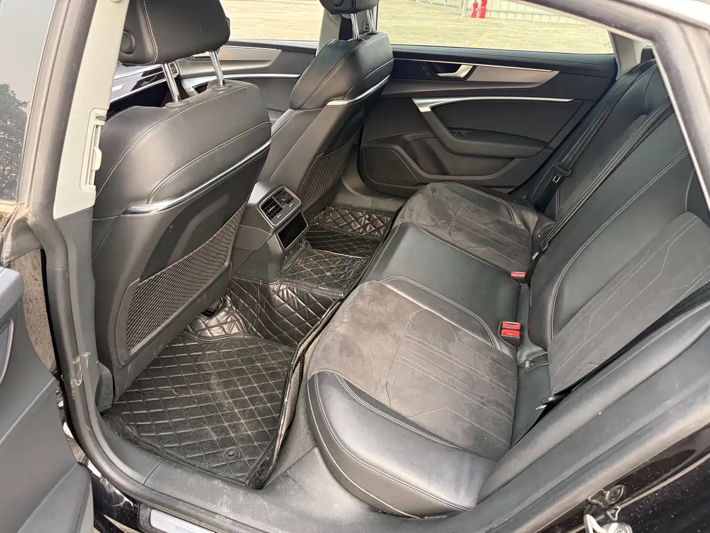 Audi A7L 2024 45TFSI S-line Dream Edition Crystal Package фото 8