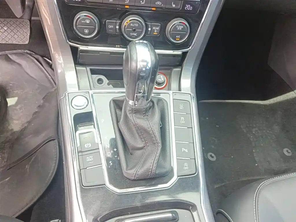 Volkswagen Passat 2017 330TSI DSG Prestige фото 14