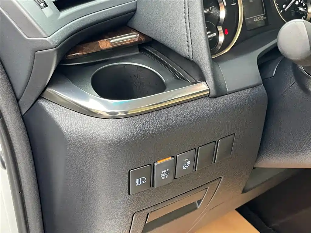 Toyota Alphard 2021 Hybrid 2.5L Luxury фото 19