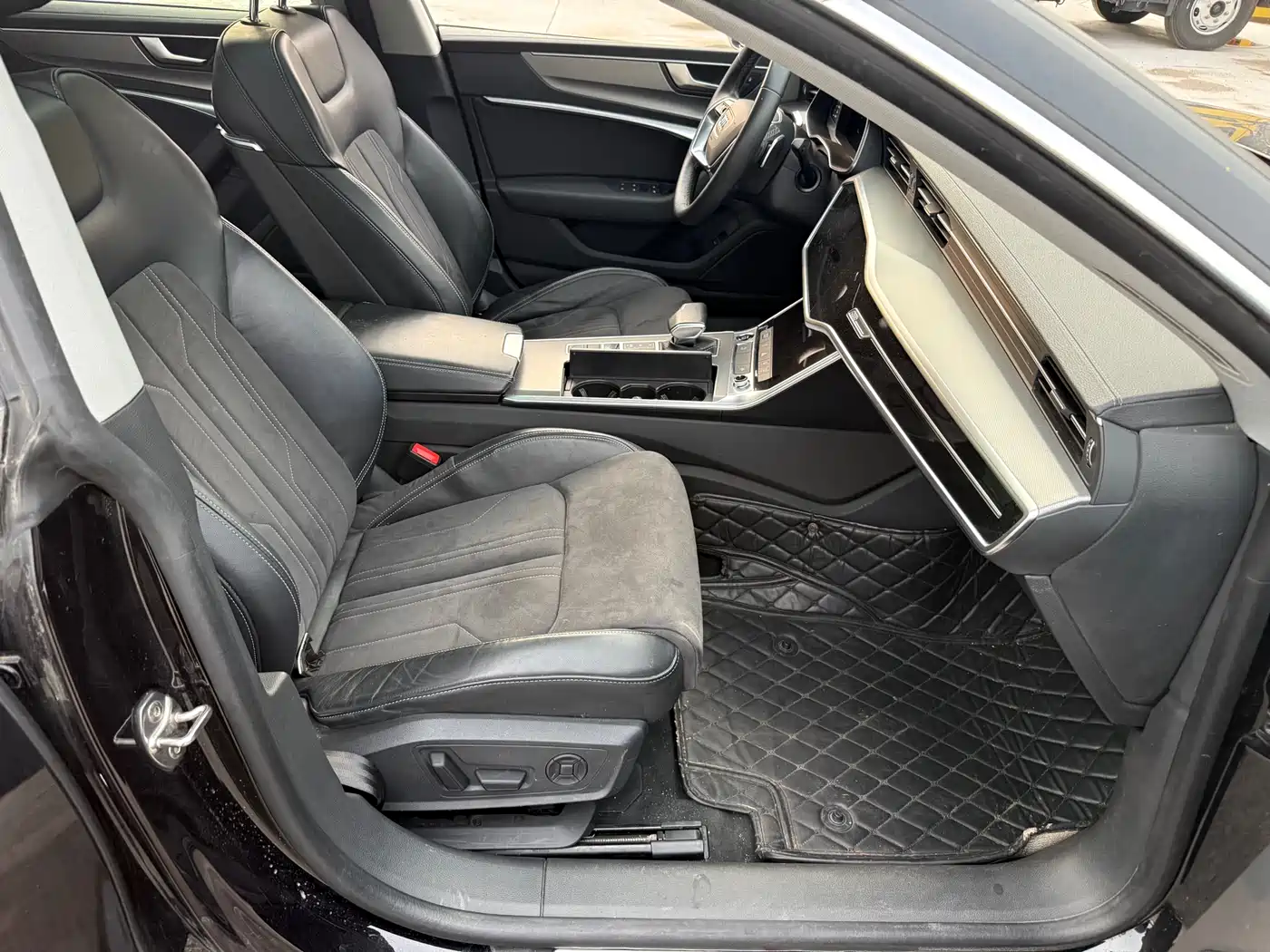 Audi A7L 2024 45TFSI S-line Dream Edition Crystal Package фото 7