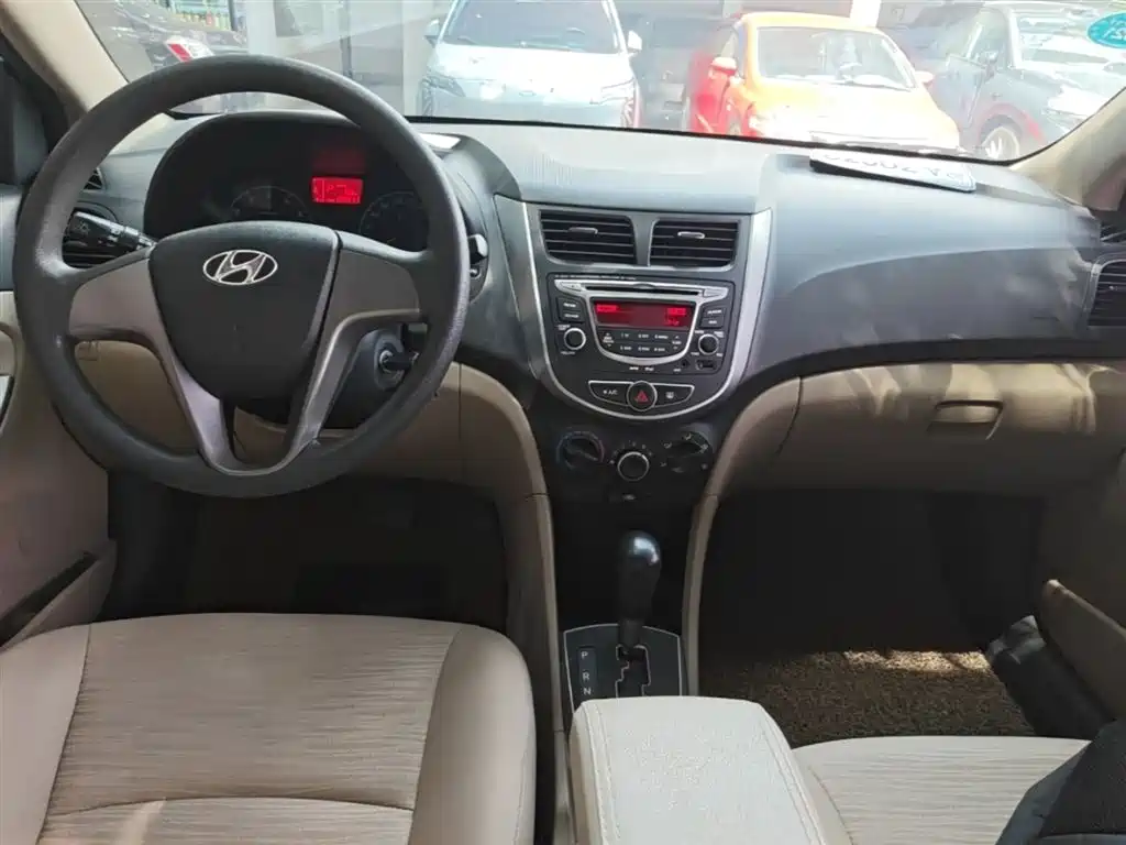 Hyundai Verna 2016 1.4L Automatic Smart GLS фото 10