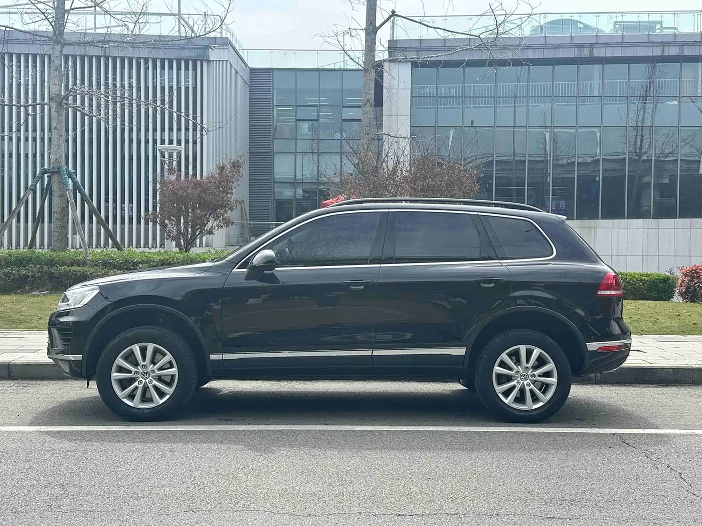 Volkswagen Touareg 2017 3.0TSI Explorer Edition фото 3