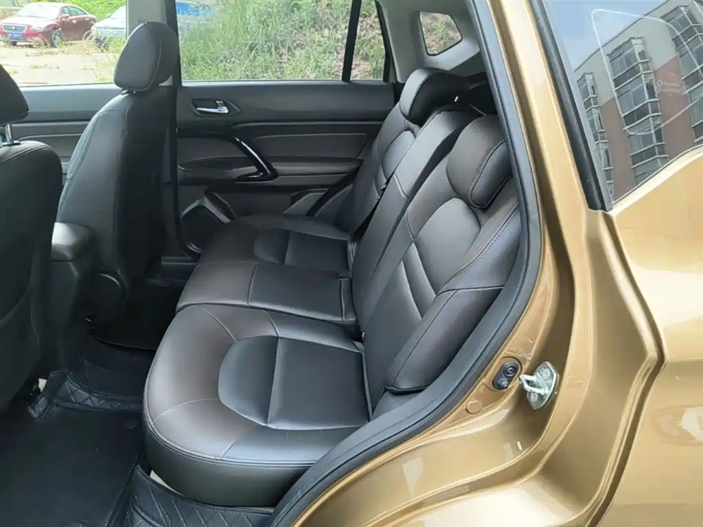 GAC Trumpchi Trumpchi GS4 2016 235T G-DCT Elite Edition фото 17