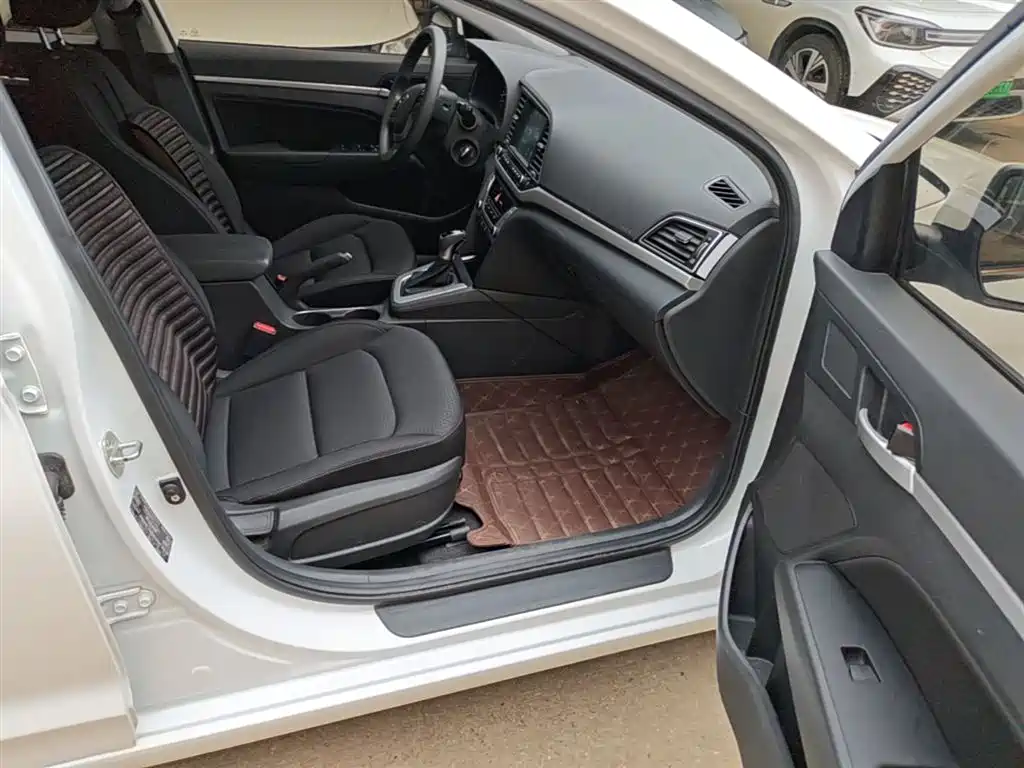 Hyundai Elantra 2016 Model 1.6L Automatic Smart Elite фото 25