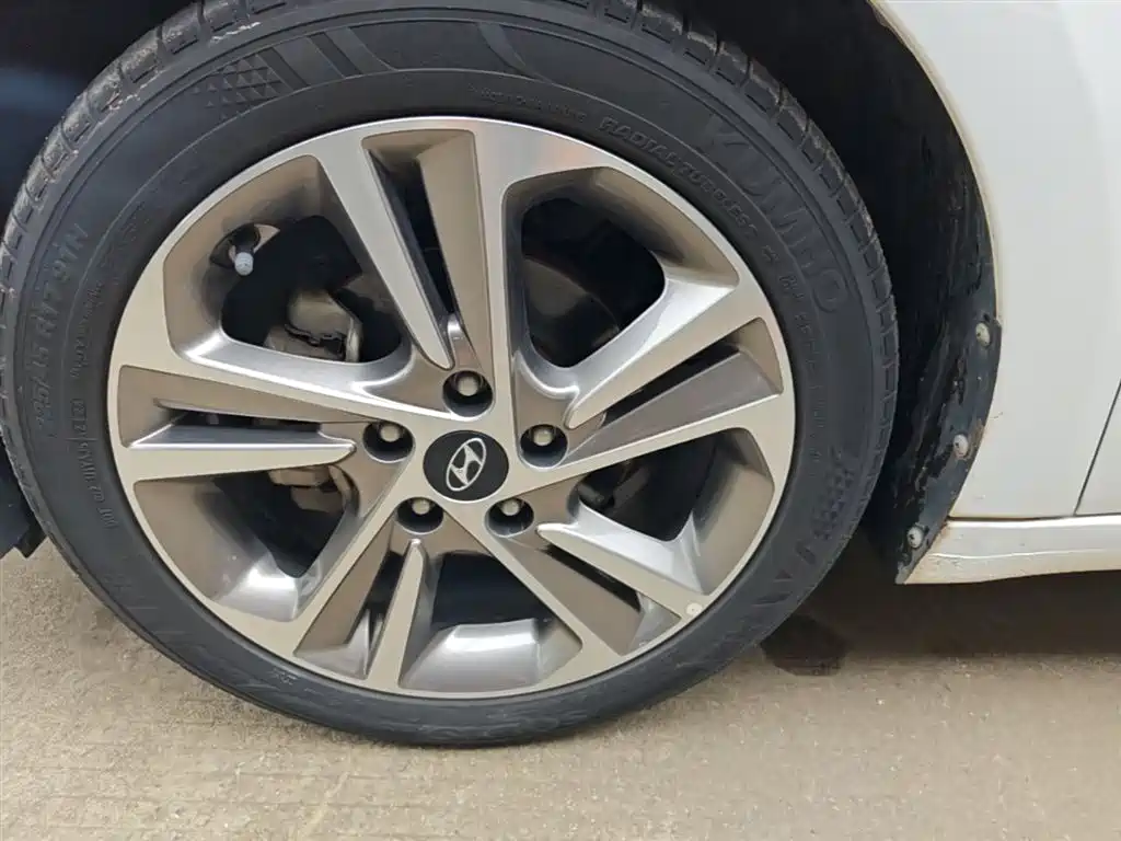 Hyundai Elantra 2016 Model 1.6L Automatic Smart Elite фото 23