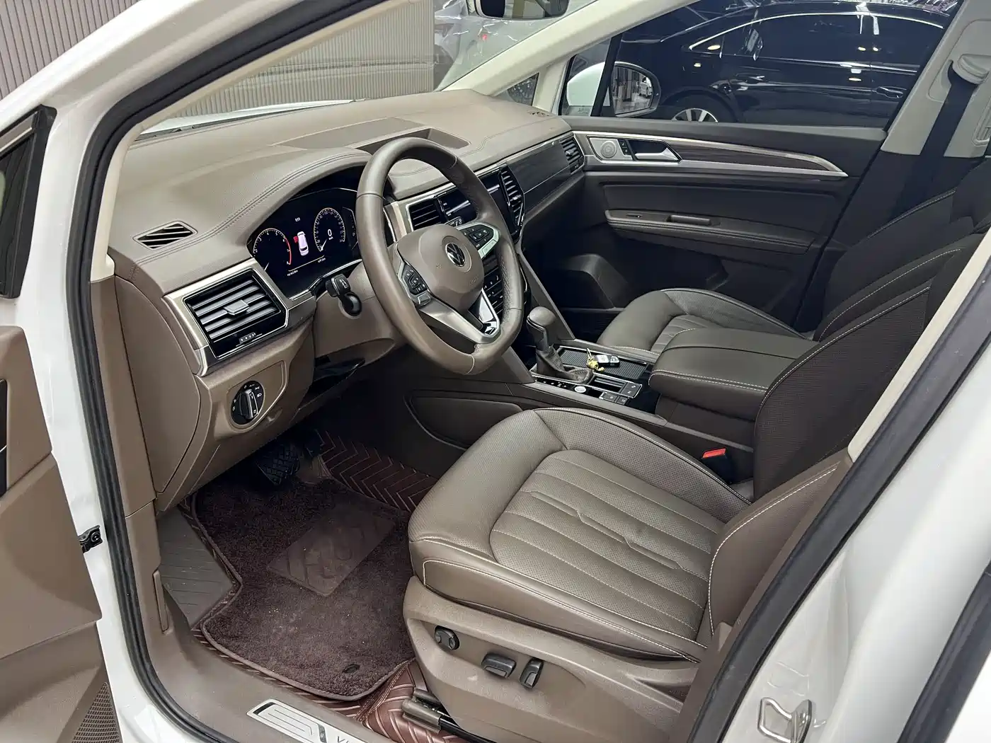Volkswagen Viloran 2020 330TSI Luxury Edition фото 13