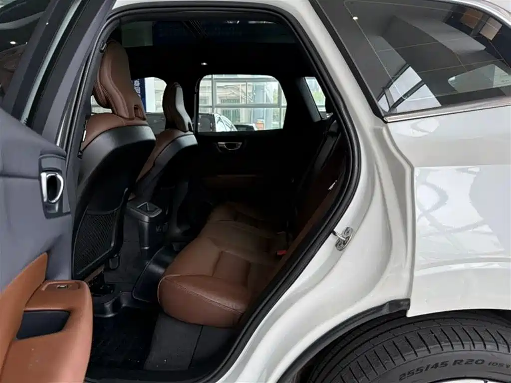Volvo XC60 Plug-in Hybrid 2023 T8 Plug-in Hybrid Long Range AWD Smart Elegance Luxury фото 6