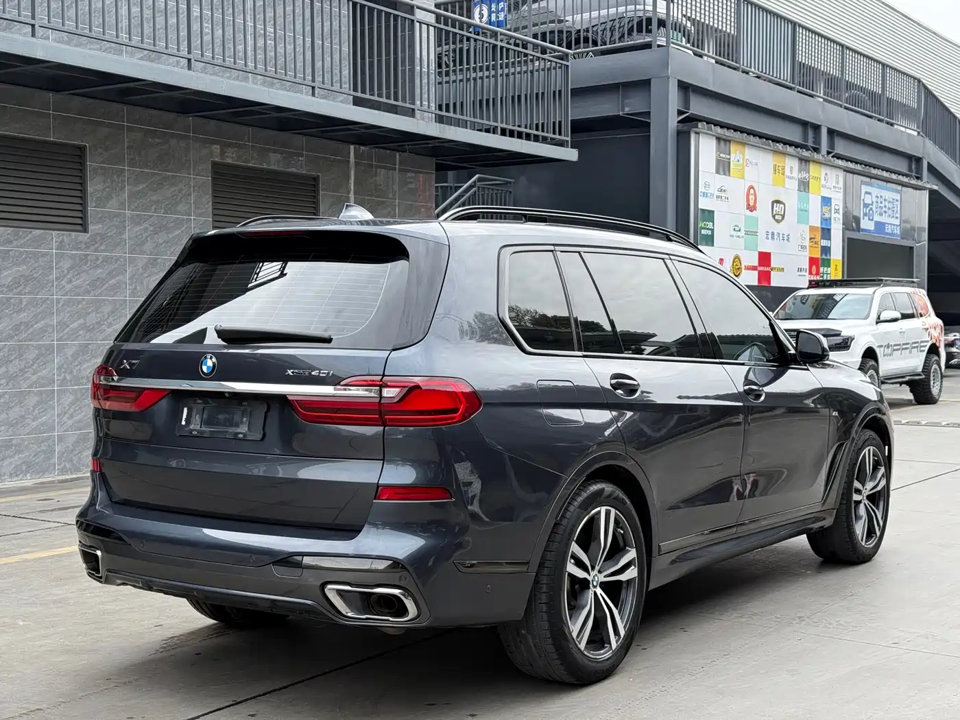 BMW X7 2019 xDrive40i Exclusive M Sport Package фото 14