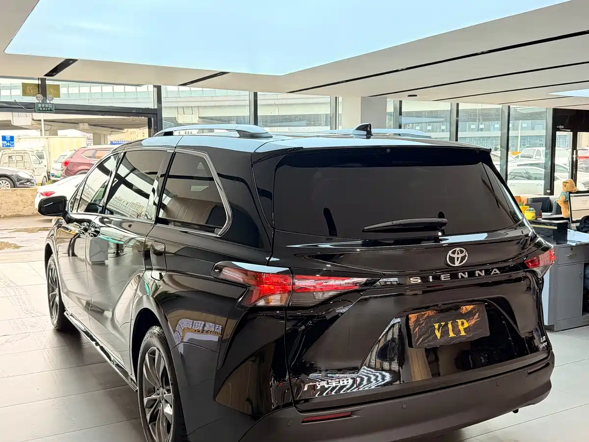 Toyota Sienna 2026