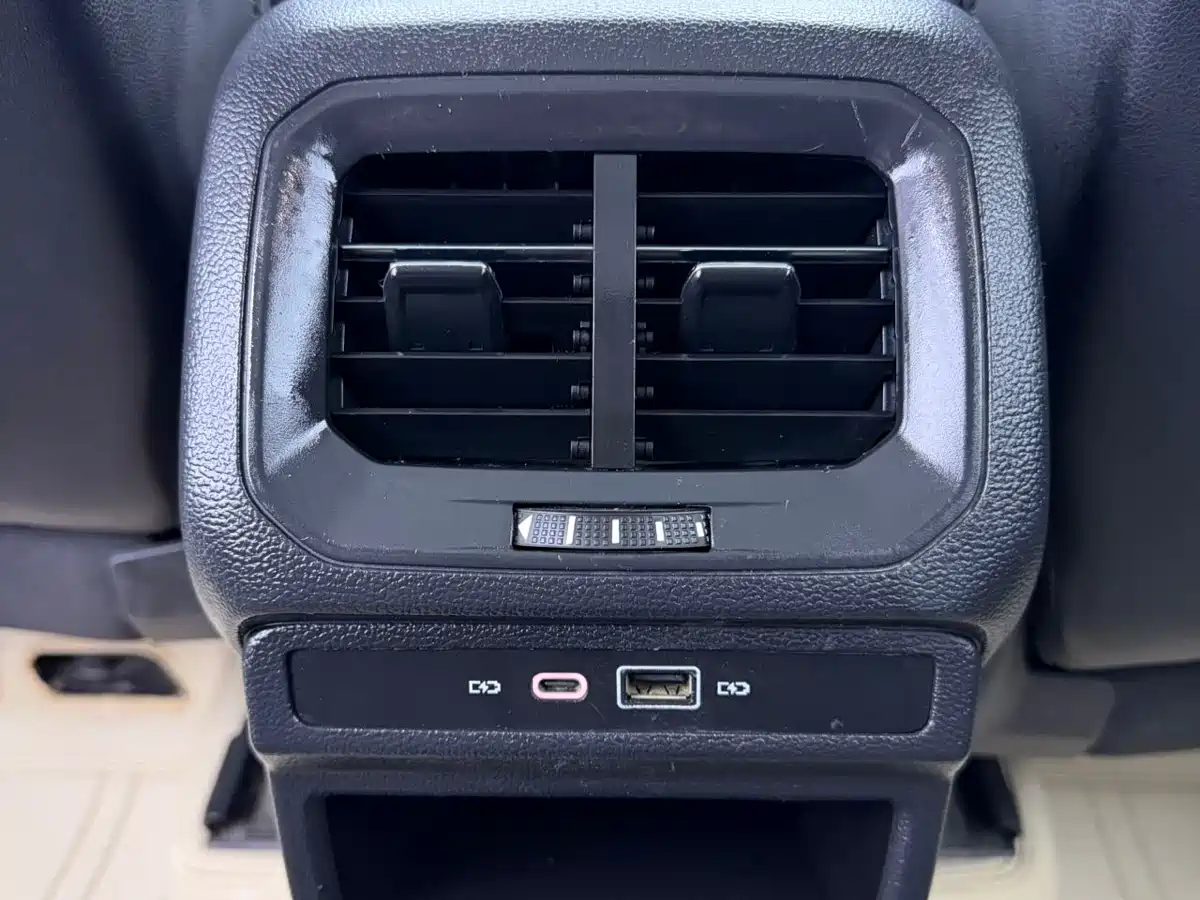 Volkswagen Tharu 2022 280TSI FWD Luxury Edition фото 13