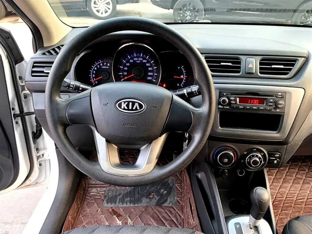 Kia K2 2012 Sedan 1.4L AT GLS Commemorative Edition фото 7
