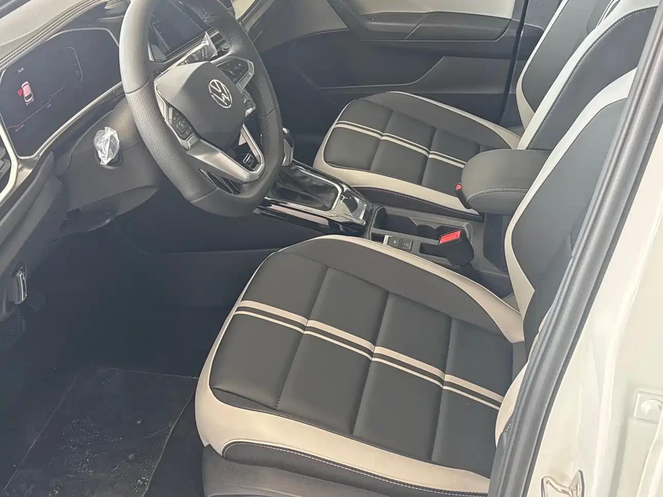 VOLKSWAGEN T-ROC EXPLORING SONGS