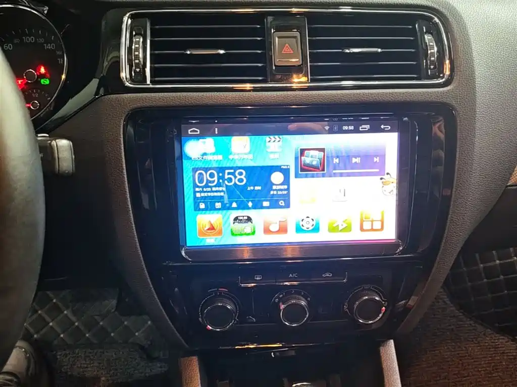 Volkswagen Sagitar 2017 230TSI Automatic Comfort фото 13